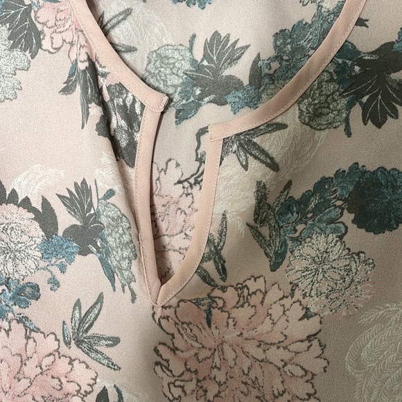 Amanda Green Floral Blouse - Picture 2 of 6